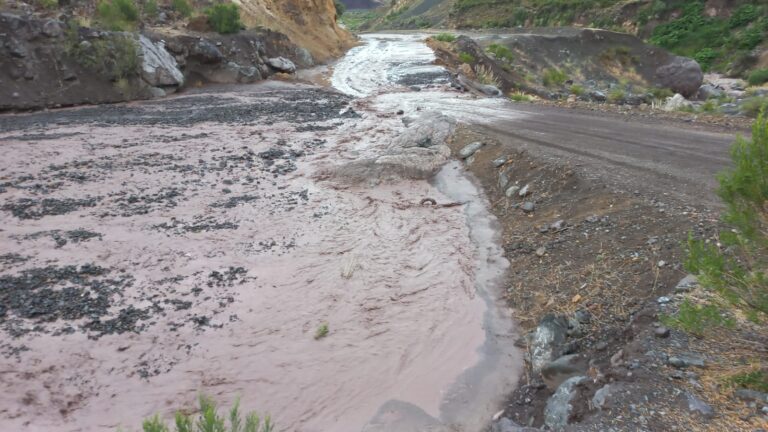 Decretan cierre de la Ruta J-55 a la altura del sector La Mina por cortes de camino debido a intensas lluvias