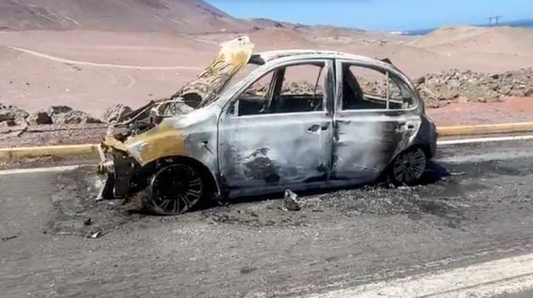 Hallan dos cuerpos calcinados en ruta costera en Iquique