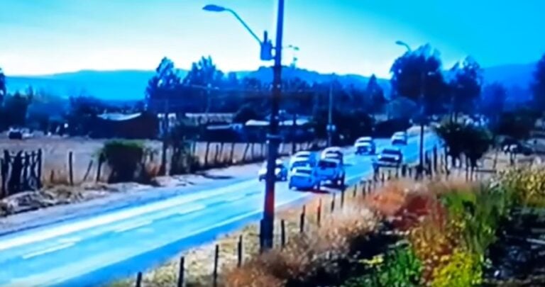 Irresponsabilidad de conductor casi produce grave accidente automovilístico en Ruta J-60