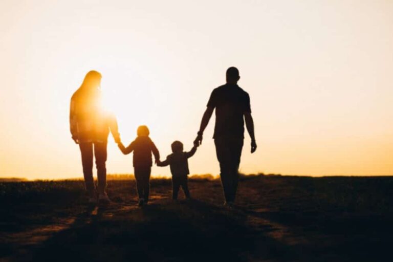 Programa FAE busca familias de acogida para niños, niñas y adolescentes
