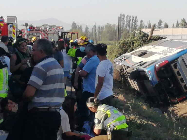Chofer de bus que protagonizó grave volcamiento en O'Higgins dio positivo en narcotest