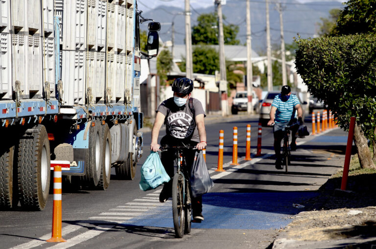 Buscan materializar avances en mejoramiento de ciclovías del Eje Vial Freire Alessandri