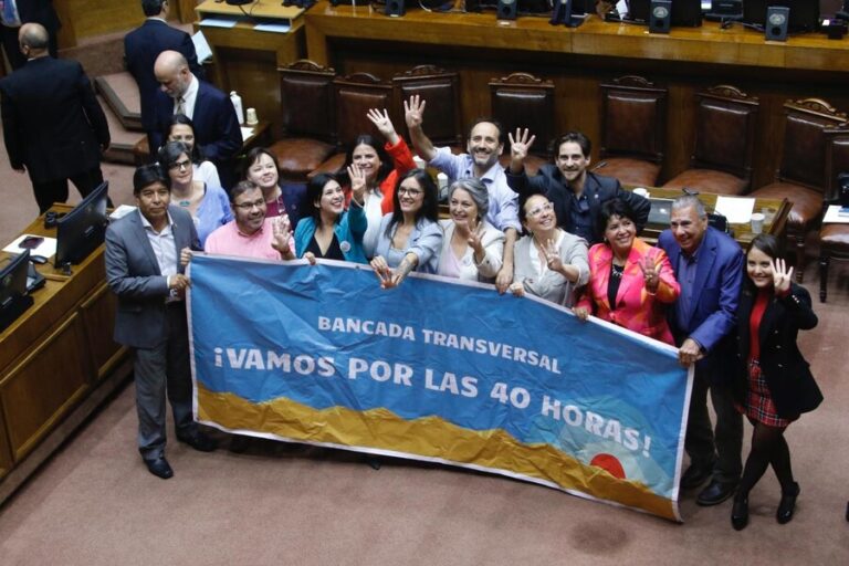 Senado aprueba "40 horas" y proyecto vuelve a la Cámara para tercer trámite