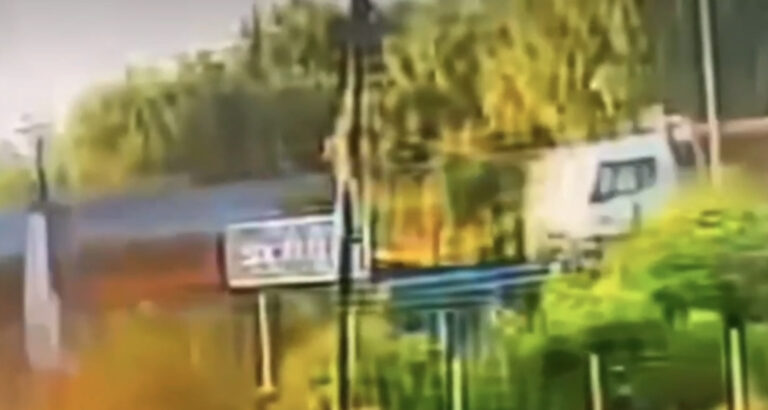 Video capta violenta colisión de camiones frente a Curicó