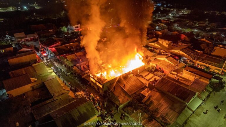 Incendio destruye 4 viviendas en Chimbarongo