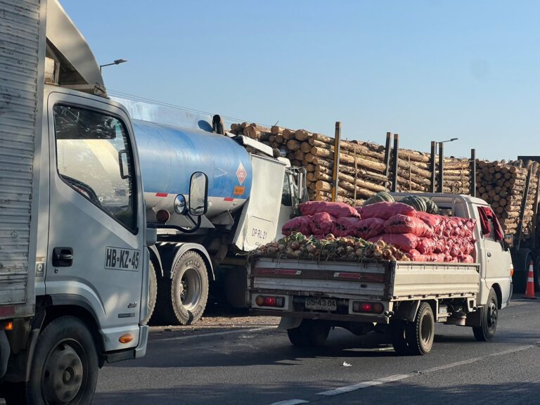 En riesgo vital camionero involucrado en violenta colisión ocurrida cerca del cruce Lontué