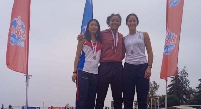 Atletas curicanos brillaron en torneo desarrollado en Santiago
