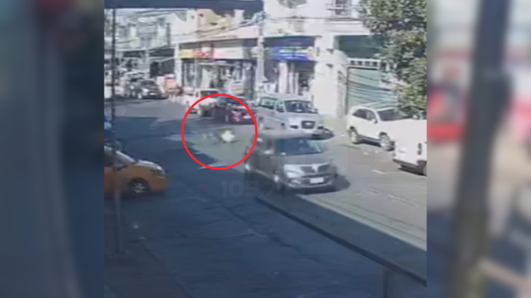 Conductor atropella a parquímetro tras negarse a pagar estacionamiento en Curicó