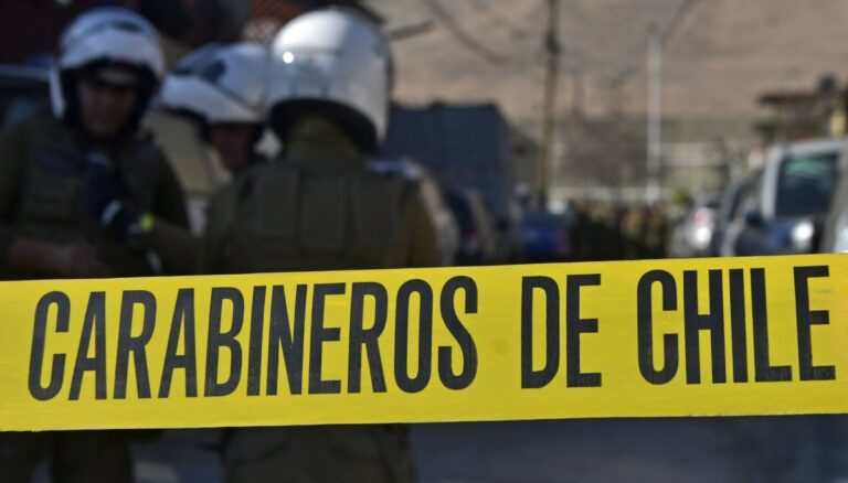 Conductor resultó lesionado tras colisionar con un camión en Teno