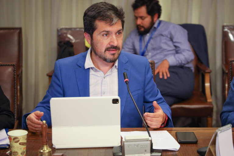 Diputado Hugo Rey denunció ante Fiscalía a sujeto que cortó cadáver de perro en Curicó