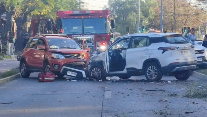 Cinco lesionados deja grave accidente frente al estadio de Curicó