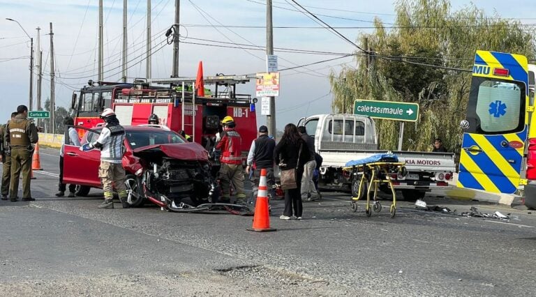Violenta colisión deja tres heridos en camino a Rauco