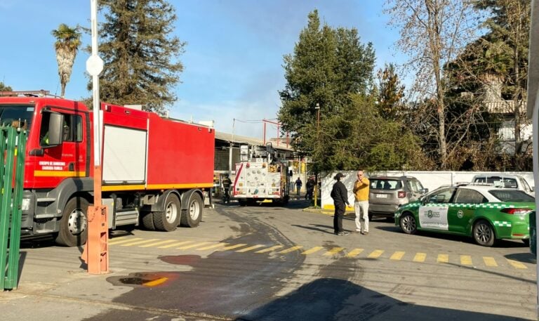 Incendio afectó a empresa SANCO de Sagrada Familia