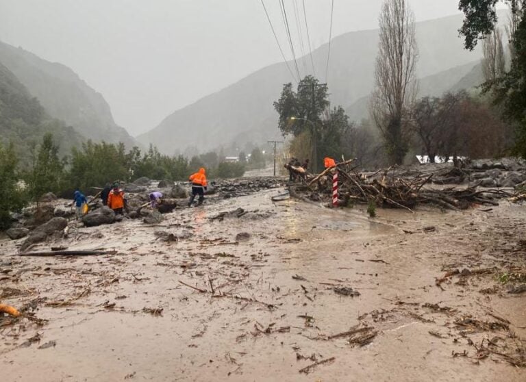 Aluviones afectan sectores La Mina y Los Álamos en San Clemente
