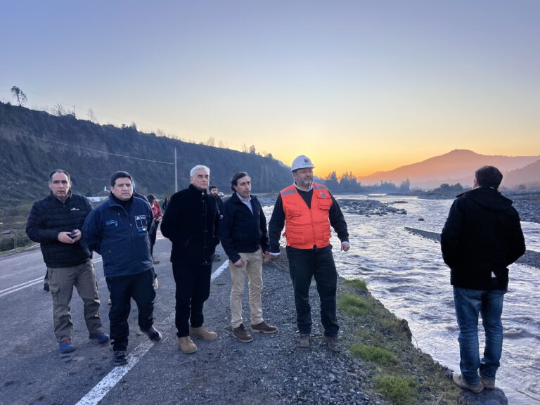 Autoridades comprometen solución urgente a cortes en la Ruta J-55 hacia Los Queñes