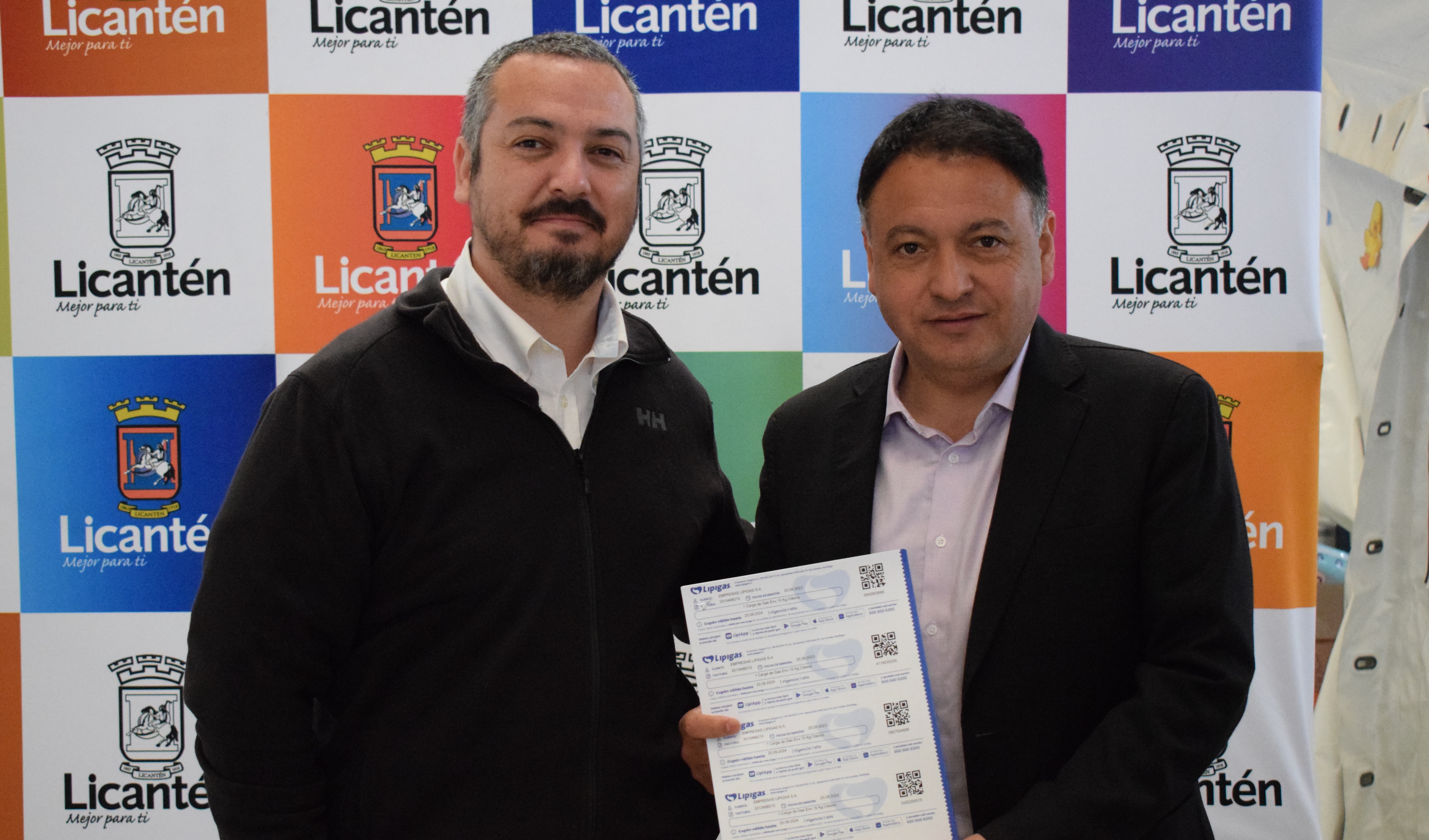 Municipio de Licantén recibió 100 vales de gas de Lipigas para adultos mayores de la comuna