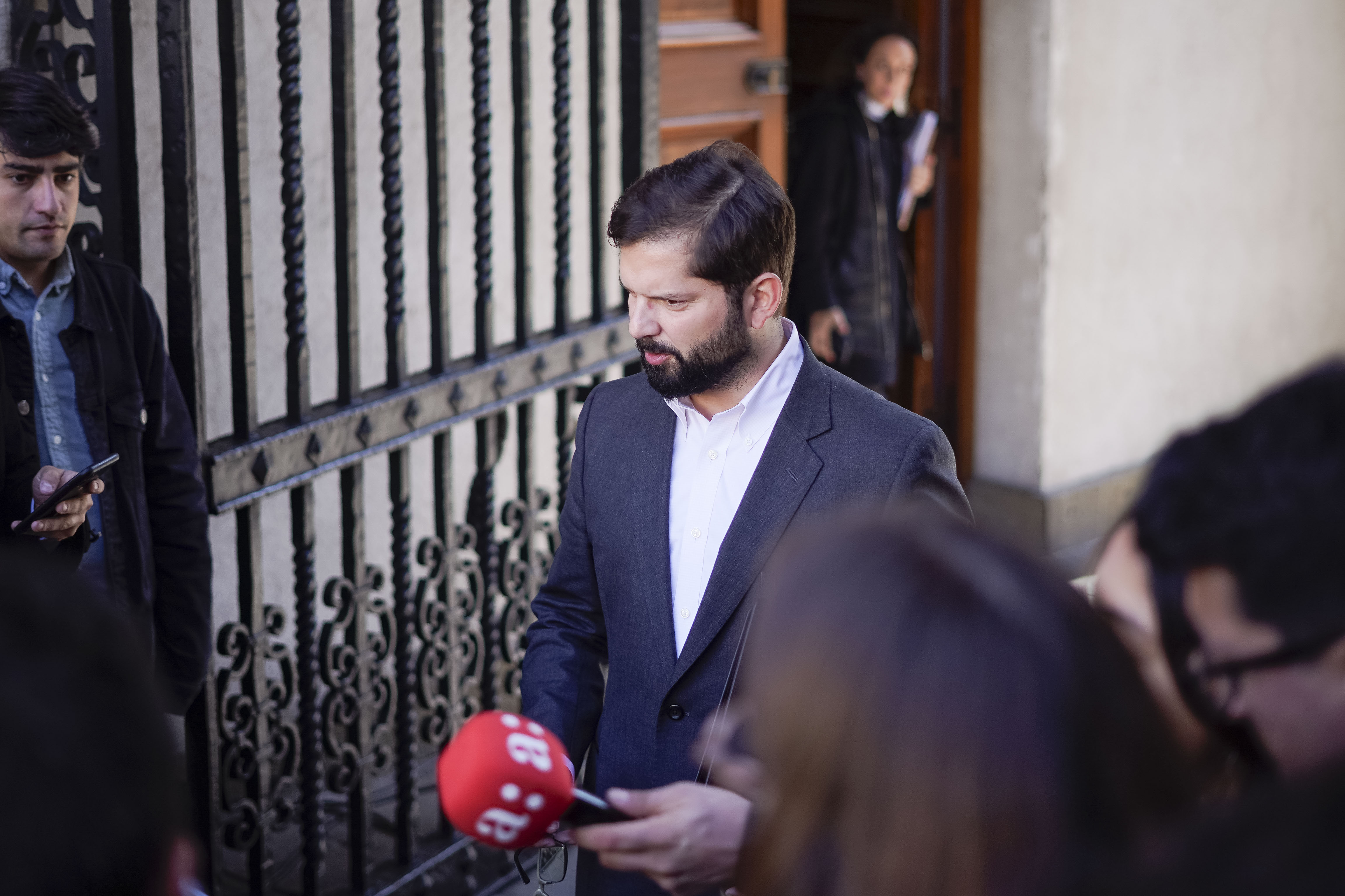"Pareciera que vivimos en un país infernal": Presidente Boric criticó línea editorial de medios de comunicación
