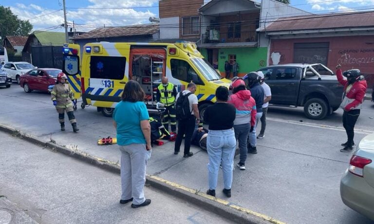 Internan a motorista tras colisión frontal en avenida Carlos Condell de Curicó