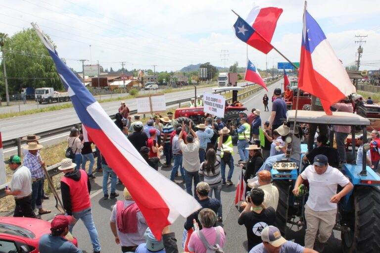Agricultores de la Cuenca del Mataquito se reunieron con ministro Valenzuela y exigen plazos para entrega de ayudas