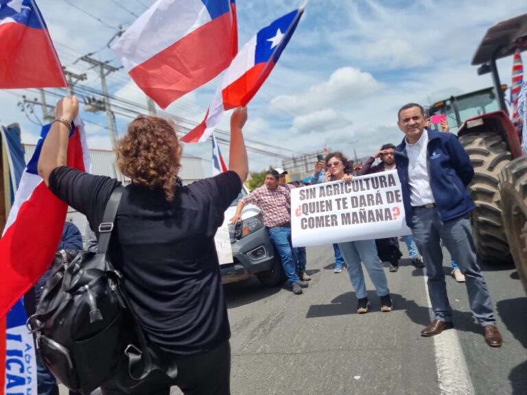 Alcalde de Curicó apoyó manifestación de agricultores de la Cuenca del Mataquito