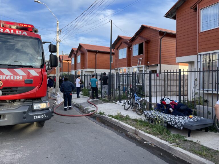Incendio en vivienda nueva de villa Escritor Claudio Giaconi de Curicó
