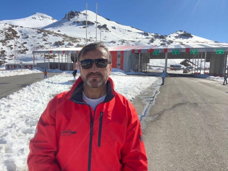 Argentinos ironizan por nulo despeje en lado chileno del Paso El Pehuenche