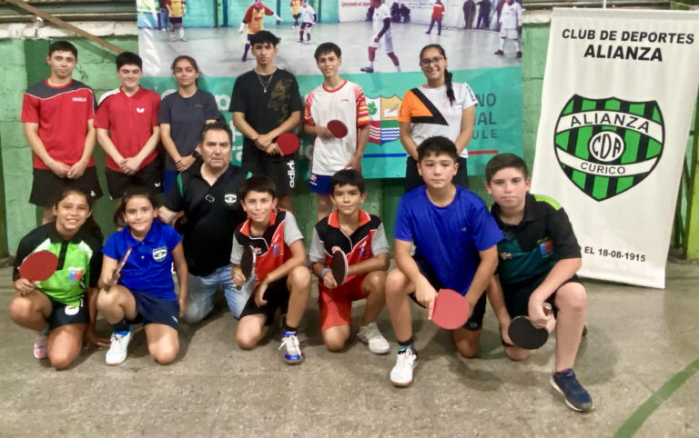 Destacada tenimesista curicana realizó clínica a niños en vacaciones de verano