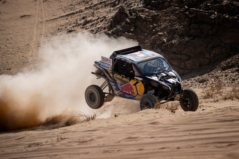 Chaleco López avanza en la general, pero se aleja del líder en el Dakar