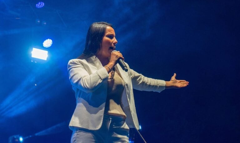 Cantante de Viña del Mar se adjudicó primer lugar del Festival Bruja del Lago 2024