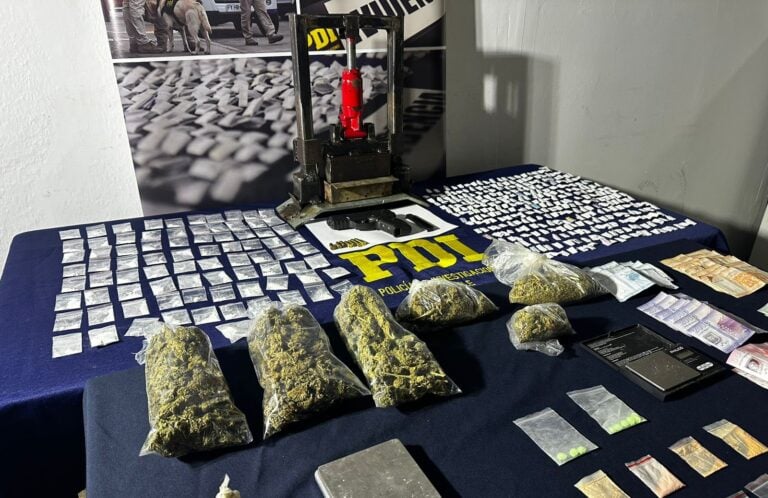 Pareja quedó en prisión preventiva por tráfico de drogas y tenencia de munición en Molina