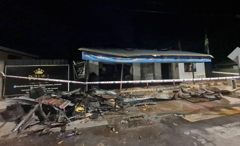 Incendio destruyó distribuidora “Don Basty” en Licantén
