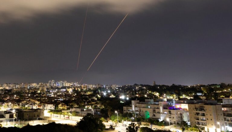 Israel dice que Irán ha lanzado más de 200 drones, misiles de crucero y balísticos