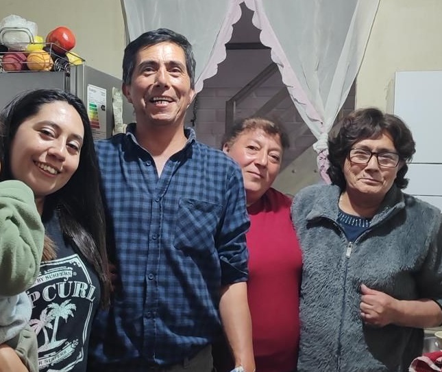 Patricio Ramírez (50), y su familia