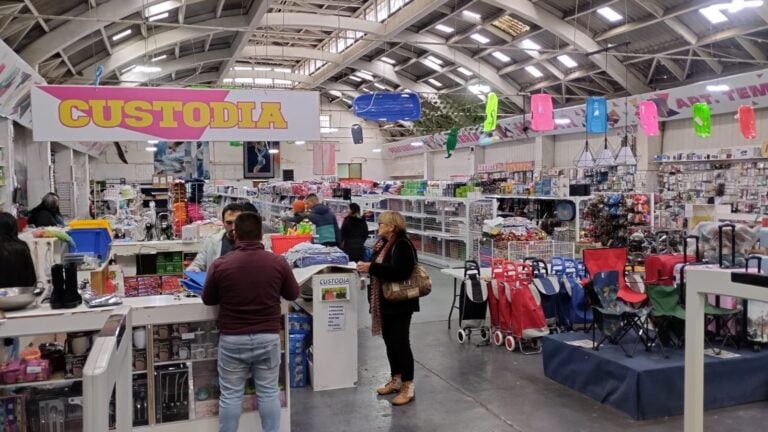 Masivo operativo policial para detener a mechero en “Mi Outlet” de Curicó