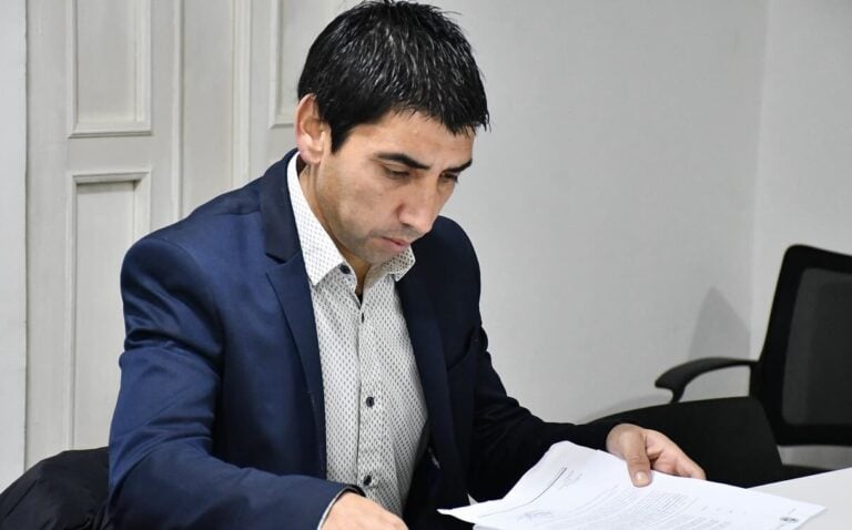 Alen Quiroga Barrera (UDI) asumió como nuevo concejal de Sagrada Familia