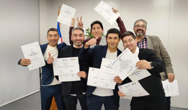 Profesionales de la Corporación de Deportes de Curicó recibieron su diplomado