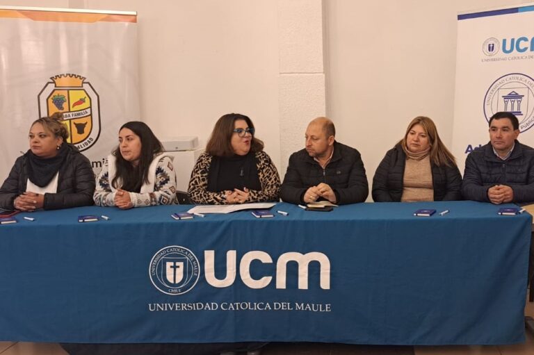 Municipio de Sagrada Familia y UCM firmaron convenio para capacitar a dirigentes sociales
