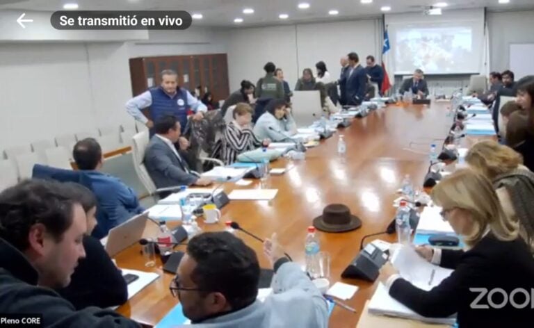 Consejeros Roberto García y Gabriel Rojas casi llegan a los golpes en sesión del GORE