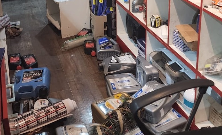 Delincuentes huyeron con más de 70 millones de pesos en especies desde lubricentro en Curicó