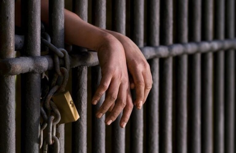 Sentencian a penas de cárcel a asesinos de joven universitario en Curicó