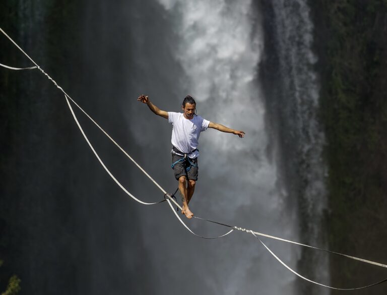 Deportista busca recursos para competir en Mundial de Highline en Suiza