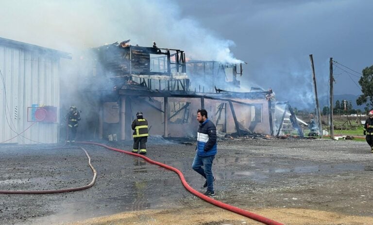 Incendio destruyó comedor de empresa agrícola en Los Carros de Rauquén