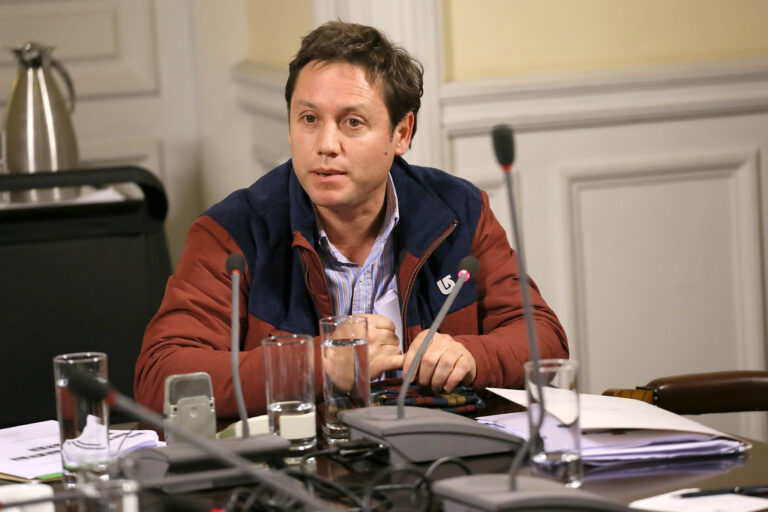 Precandidato a gobernador insta a presentar proyecto que rebaje las cuentas de la luz en el Maule