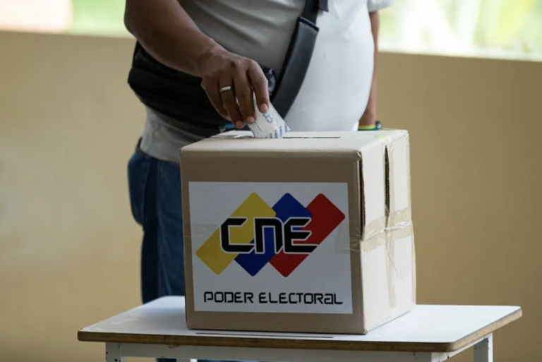 Comienza cierre de los centros de votación para las presidenciales en Venezuela