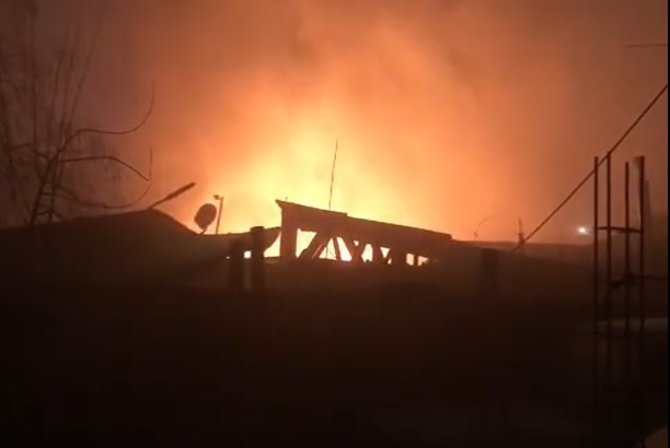 Incendio destruye taller mecánico en Teno