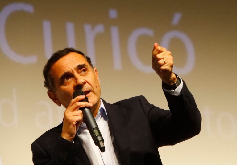 Alcalde de Curicó crítica a candidato a gobernador de ChileVamos por apoyo a dos postulantes al municipio