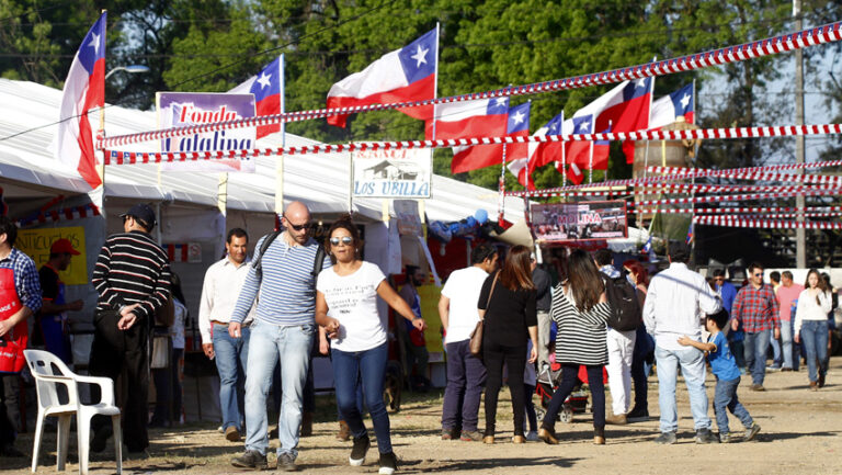 Carabineros valora nuevo formato que tendrán las ramadas y fondas en Curicó
