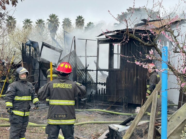 Incendio destruyó vivienda de adulto mayor en Sarmiento