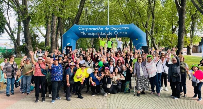 Adultos mayores de Curicó disfrutaron de tradicional caminata recreativa