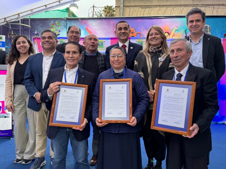 Curicó invistió a Hija y Ciudadanos Ilustres en su aniversario 281